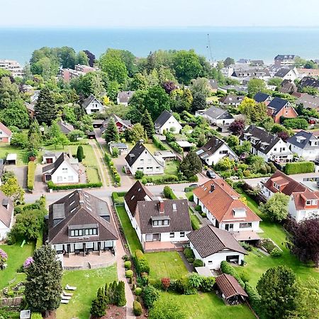 Nur 7 Gehminuten Zum Strand, Sehr Hochwertige Ferienwohnung Mit Terrasse In Ruhiger Lage, Inklusive Parkplatz Und Fahrradunterstellplatz Laesst Keine Wuensche Offen Scharbeutz Exteriör bild