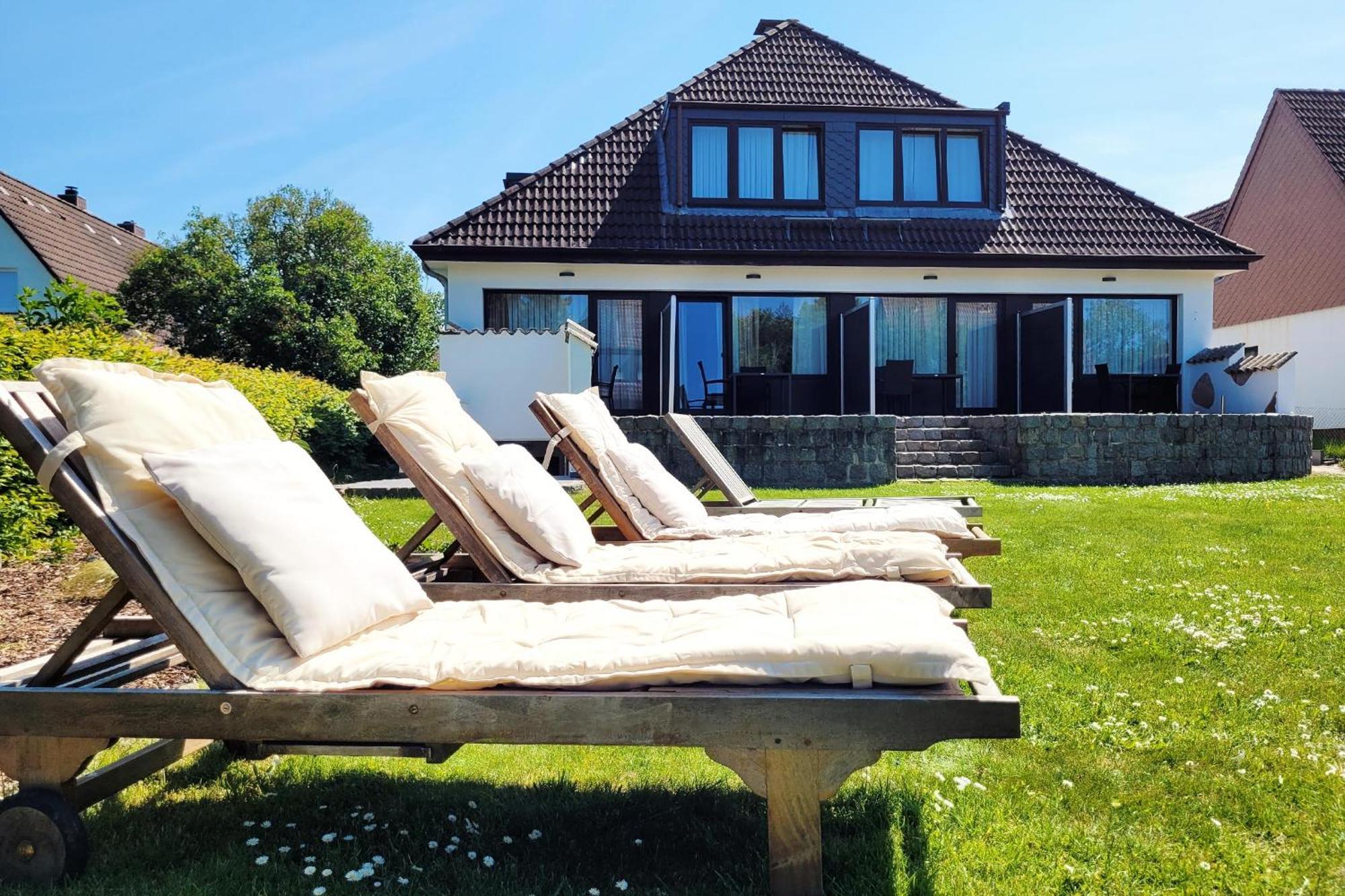 Nur 7 Gehminuten Zum Strand, Sehr Hochwertige Ferienwohnung Mit Terrasse In Ruhiger Lage, Inklusive Parkplatz Und Fahrradunterstellplatz Laesst Keine Wuensche Offen Scharbeutz Exteriör bild
